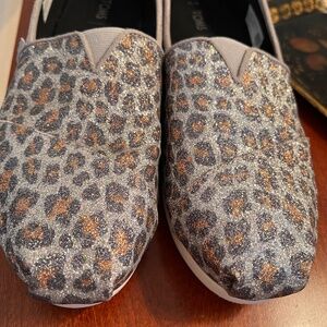 Bobs size 10 metallic leopard print canvas shoe